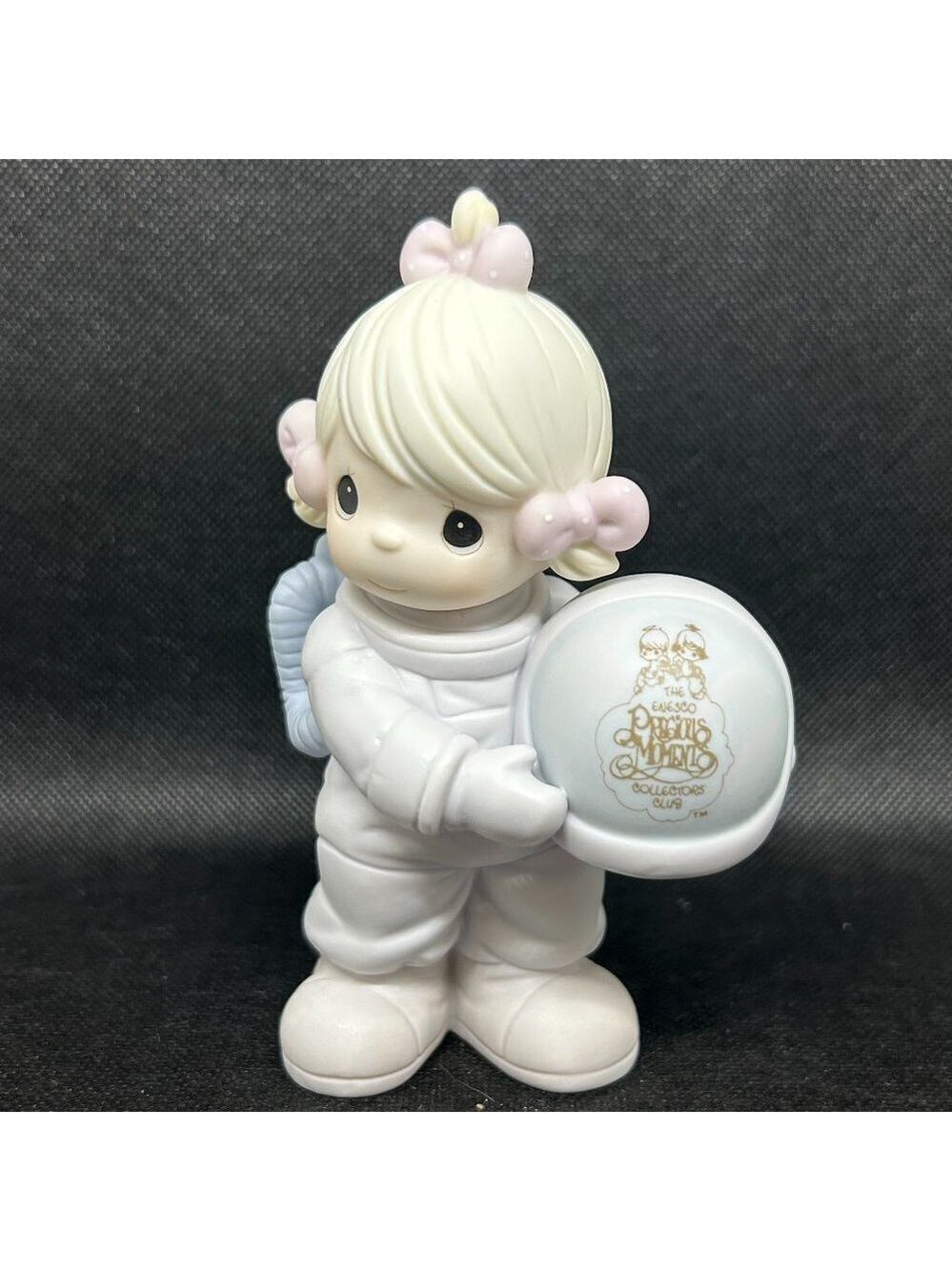 PRECIOUS Moments “The Club that's out of this world" 1992 member figurine
